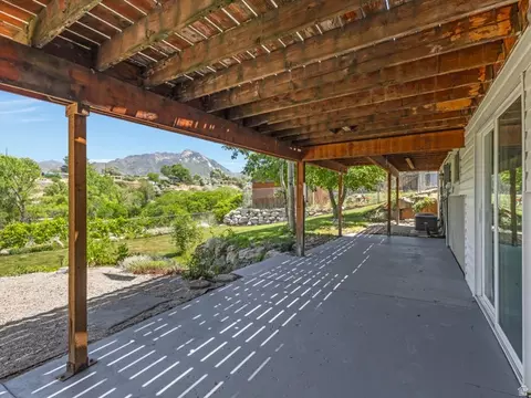 Exterior - 1005 E Violet Dr S, Sandy, UT 84094 photo 4 of 6