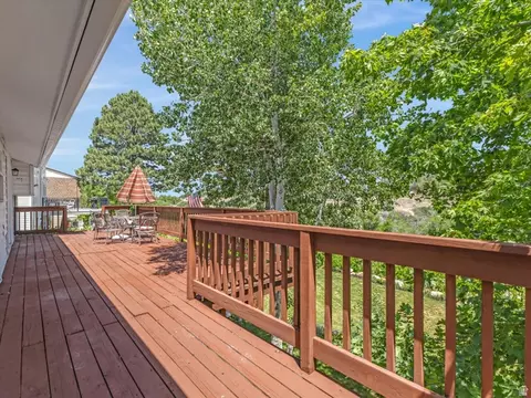 Exterior - 1005 E Violet Dr S, Sandy, UT 84094 photo 3 of 6