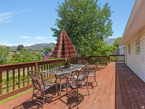 Exterior - 1005 E Violet Dr S, Sandy, UT 84094 photo 2 of 6