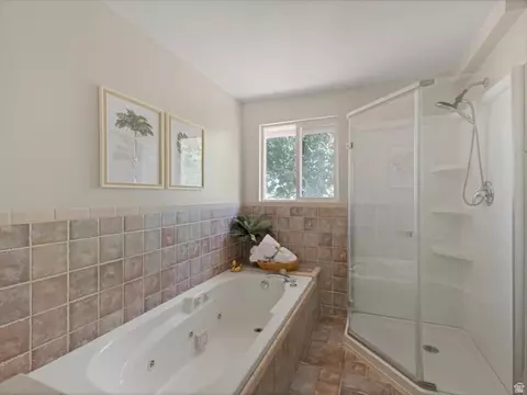 Bath - 1005 E Violet Dr S, Sandy, UT 84094 photo 2 of 5