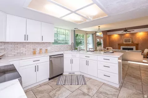 Kitchen - 10101 S Wasatch Blvd, Sandy, UT 84092 photo 1 of 6