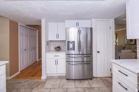 Kitchen - 10101 S Wasatch Blvd, Sandy, UT 84092 photo 5 of 6