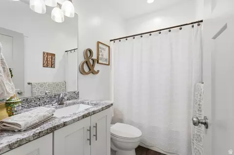 Bath - 1058 E 300 S, Smithfield, UT 84335 photo 3 of 4