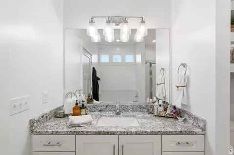 Bath - 1058 E 300 S, Smithfield, UT 84335 photo 2 of 4
