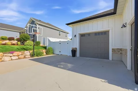 Exterior - 1058 E 300 S, Smithfield, UT 84335 photo 5 of 14