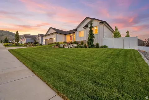 Exterior - 1058 E 300 S, Smithfield, UT 84335 photo 4 of 14