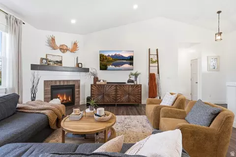 Living - 1058 E 300 S, Smithfield, UT 84335 photo 2 of 3