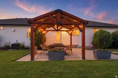 Exterior - 1058 E 300 S, Smithfield, UT 84335 photo 13 of 14