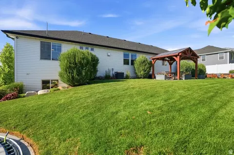 Exterior - 1058 E 300 S, Smithfield, UT 84335 photo 12 of 14