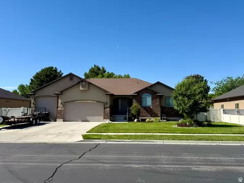 1302 W 2535 N, Clinton, UT 84015