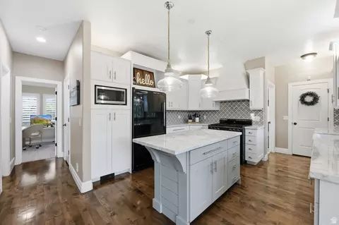 Kitchen - 469 E 12000 S, Draper, UT 84020 photo 5 of 8