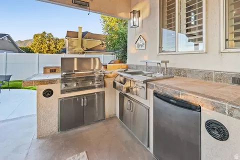 Kitchen - 469 E 12000 S, Draper, UT 84020 photo 8 of 8