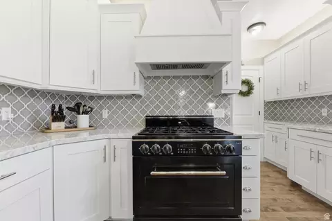 Kitchen - 469 E 12000 S, Draper, UT 84020 photo 3 of 8