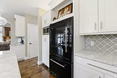 Kitchen - 469 E 12000 S, Draper, UT 84020 photo 4 of 8