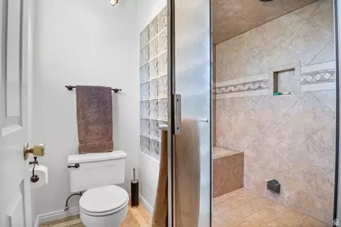 Bath - 9776 S Granite Hills Dr, Sandy, UT 84092 photo 2 of 3