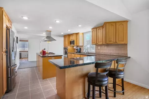 Kitchen - 9776 S Granite Hills Dr, Sandy, UT 84092 photo 1 of 3