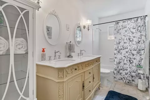 Bath - 9776 S Granite Hills Dr, Sandy, UT 84092 photo 3 of 3