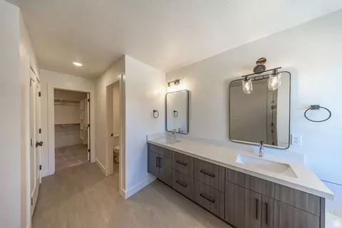 Bath - 1878 W Springwater Ln, Vineyard, UT 84059 photo 3 of 5