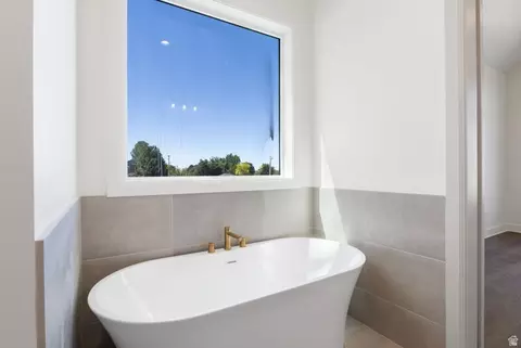 Bath - 1027 N 390 E, American Fork, UT 84003 photo 5 of 10