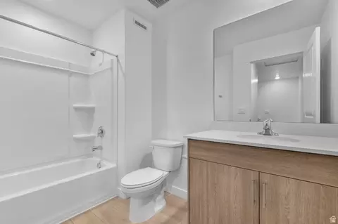Bath - 446 E 1435 St S #126, Ogden, UT 84404 photo 2 of 3