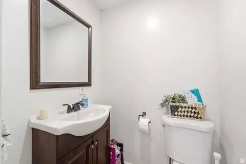 Bath - 4691 E Decrescendo Dr, Eagle Mountain, UT 84005 photo 8 of 9