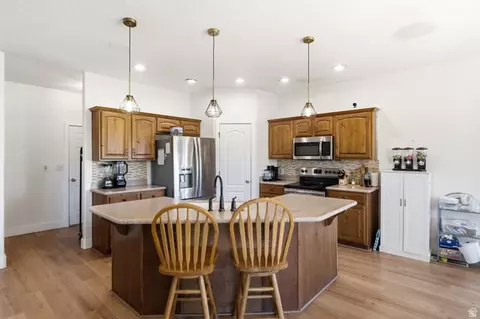 Kitchen - 4691 E Decrescendo Dr, Eagle Mountain, UT 84005 photo 2 of 8