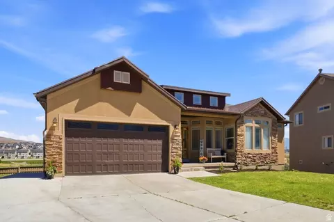 Exterior - 4691 E Decrescendo Dr, Eagle Mountain, UT 84005 photo 6 of 7