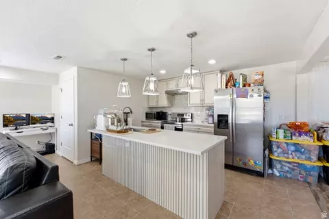 Kitchen - 4691 E Decrescendo Dr, Eagle Mountain, UT 84005 photo 7 of 8
