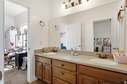 Bath - 4691 E Decrescendo Dr, Eagle Mountain, UT 84005 photo 5 of 9