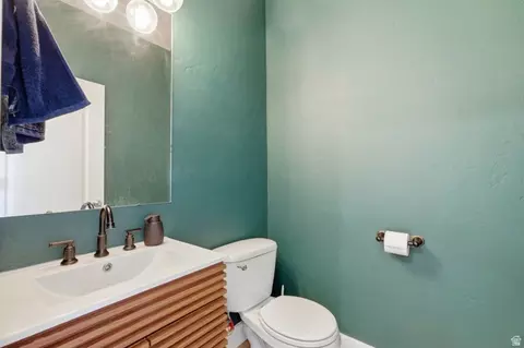 Bath - 4691 E Decrescendo Dr, Eagle Mountain, UT 84005 photo 6 of 9