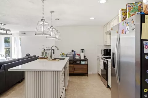 Kitchen - 4691 E Decrescendo Dr, Eagle Mountain, UT 84005 photo 8 of 8