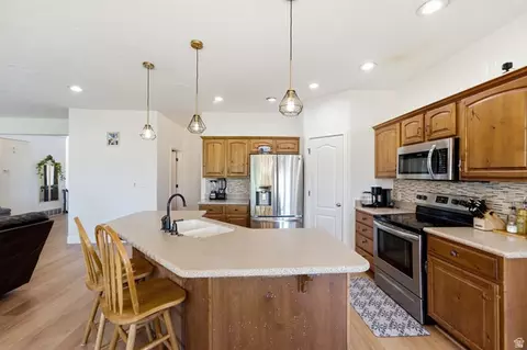 Kitchen - 4691 E Decrescendo Dr, Eagle Mountain, UT 84005 photo 3 of 8