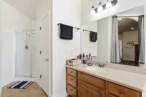Bath - 4691 E Decrescendo Dr, Eagle Mountain, UT 84005 photo 3 of 9