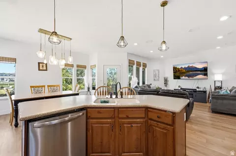 Kitchen - 4691 E Decrescendo Dr, Eagle Mountain, UT 84005 photo 4 of 8
