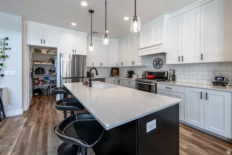 Kitchen - 1504 E Black Brush Dr, Washington, UT 84780 photo 2 of 4