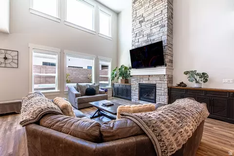Living - 1504 E Black Brush Dr, Washington, UT 84780 photo 2 of 3
