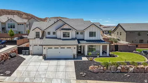 Exterior - 1504 E Black Brush Dr, Washington, UT 84780 photo 2 of 18