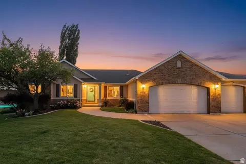 936 S Davis Creek Ln E, Farmington, UT 84025