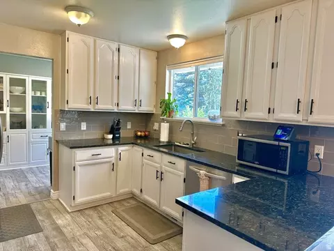 Kitchen - 9573 S Buttonwood Dr, Sandy, UT 84092 photo 1 of 2
