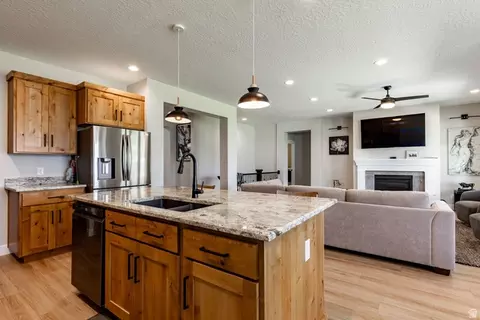 Kitchen - 85 W 1200 N, Mapleton, UT 84664 photo 2 of 5