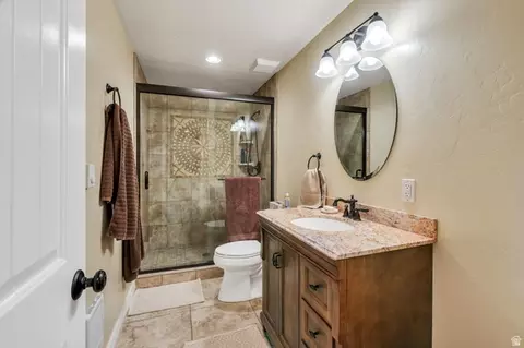 Bath - 6957 N Comanche St, Eagle Mountain, UT 84005 photo 2 of 6