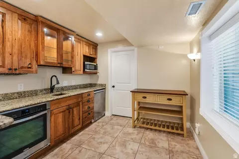 Kitchen - 6957 N Comanche St, Eagle Mountain, UT 84005 photo 4 of 4
