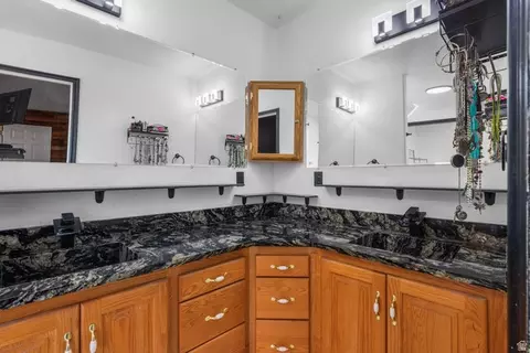 Bath - 10965 N Wallace Ln, Tremonton, UT 84337 photo 1 of 7