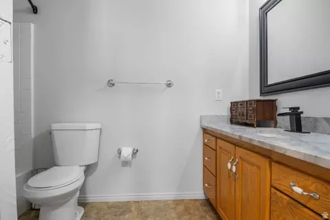 Bath - 10965 N Wallace Ln, Tremonton, UT 84337 photo 5 of 7