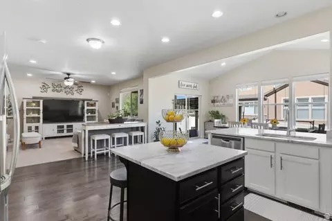 10338 S Venenzia Way W, South Jordan, UT 84095