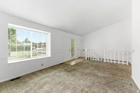 Living - 552 W 2900 S, Bountiful, UT 84010 photo 3 of 3