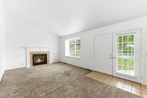 Living - 552 W 2900 S, Bountiful, UT 84010 photo 2 of 3