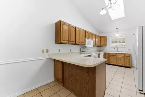 Kitchen - 552 W 2900 S, Bountiful, UT 84010 photo 2 of 2