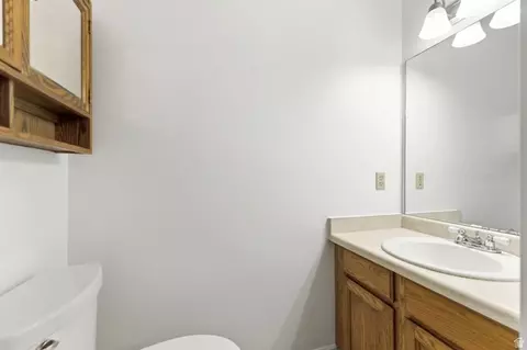 Bath - 552 W 2900 S, Bountiful, UT 84010 photo 2 of 3