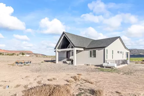 Exterior - 1036 W Chads Rd, Bicknell, UT 84715 photo 3 of 9